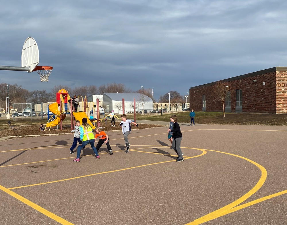 Mrs. Perry Playing with 3rd Graders at Recess! Robert Frost Elementary School